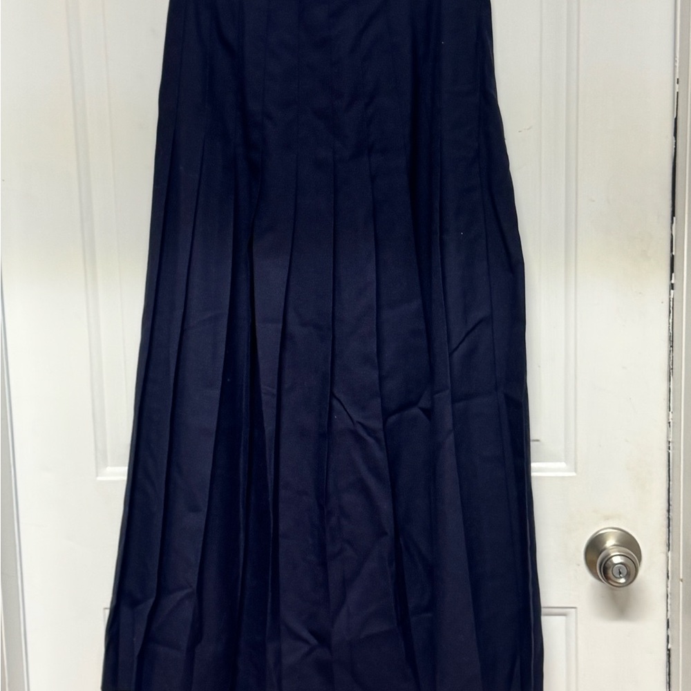 Burberrys’ Dark Navy Blue Wool Pleated Skirt Vintage size 8